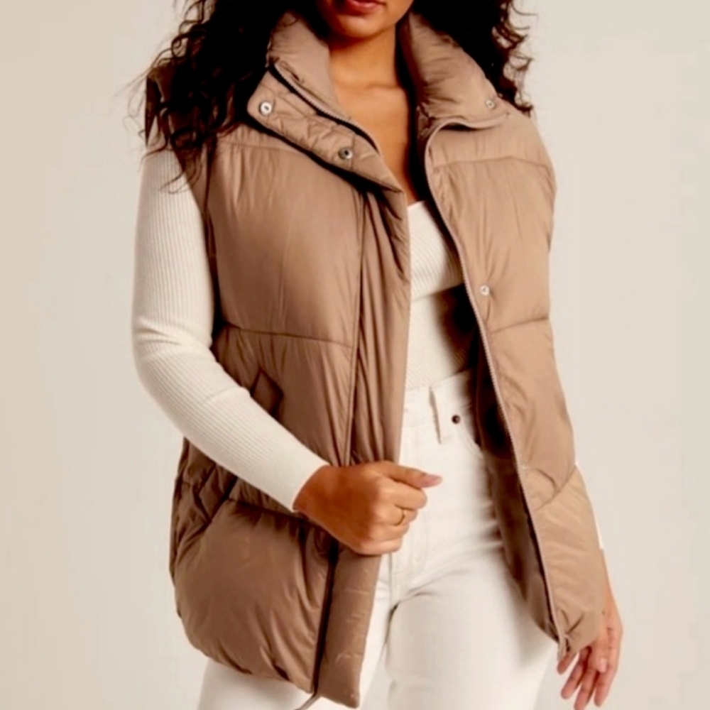 Abercrombie & Fitch Oversized Quilted Puffer Vest
